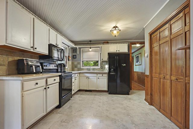 621 Wilmot AVENUE, Twin Lakes, WI 53181