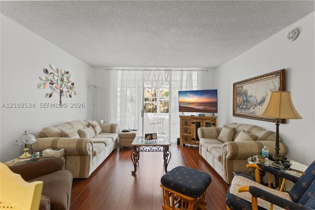 2998 NW 48th Ter 424, Lauderdale Lakes, FL 33313