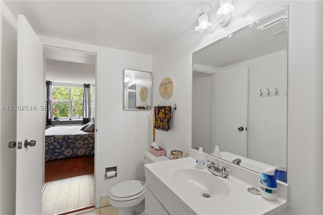 2998 NW 48th Ter 424, Lauderdale Lakes, FL 33313