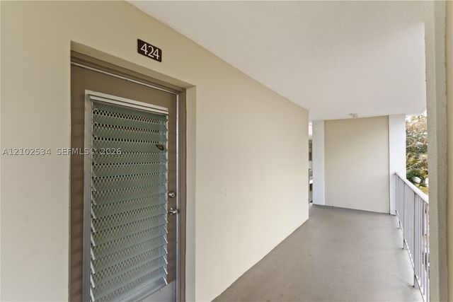 2998 NW 48th Ter 424, Lauderdale Lakes, FL 33313