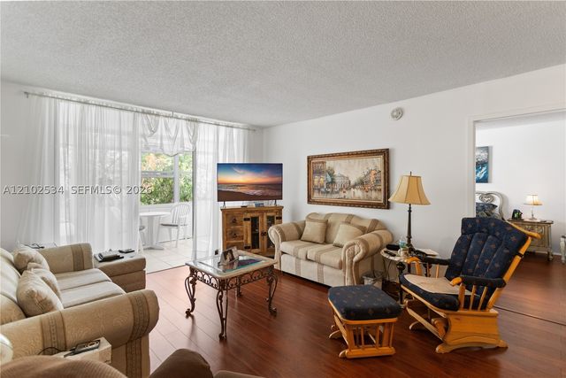 2998 NW 48th Ter 424, Lauderdale Lakes, FL 33313