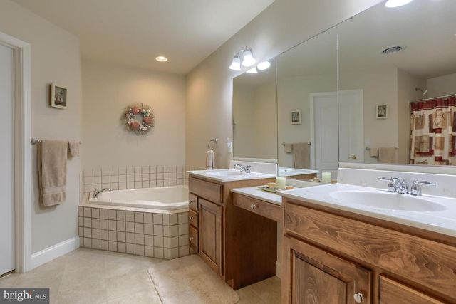 1020 ENGLISH DR, Lebanon, PA 17042