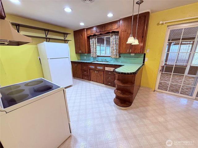 8811 Wildwood Avenue SW, Lakewood, WA 98498