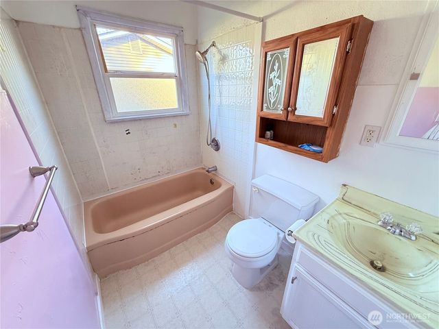 8811 Wildwood Avenue SW, Lakewood, WA 98498