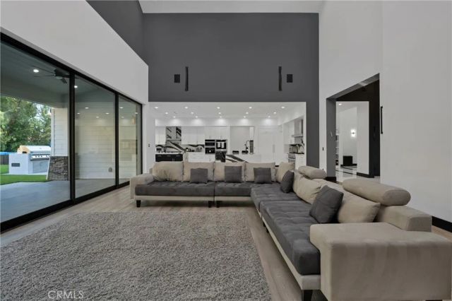 6006 Spring Valley, Hidden Hills, CA 91302