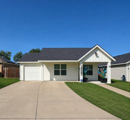 309 Thomas Street, Terrell, TX 75160