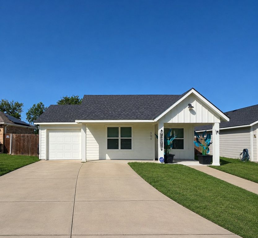 309 Thomas Street, Terrell, TX 75160