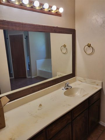4200 Pyracantha Drive, Arlington, TX 76017