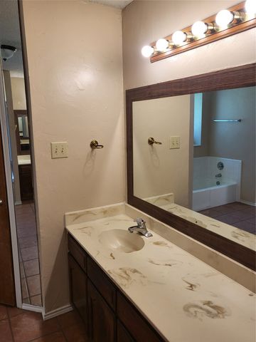 4200 Pyracantha Drive, Arlington, TX 76017
