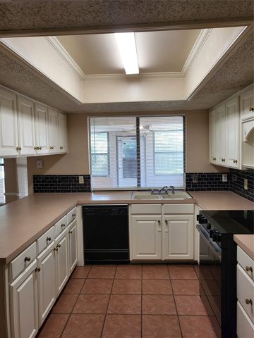 4200 Pyracantha Drive, Arlington, TX 76017
