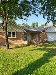 4200 Pyracantha Drive, Arlington, TX 76017