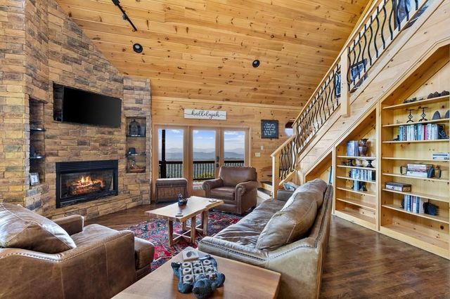 279 Rising Star Lane, Mineral Bluff, GA 30559