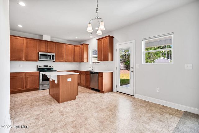 266 E Red Head Circle, Sneads Ferry, NC 28460
