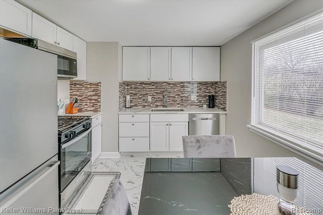 2148 Champagne Drive, Ann Arbor, MI 48108