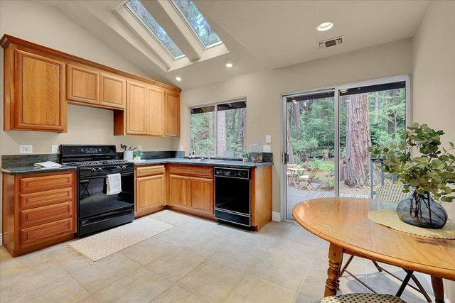 12593 Red Dog Rd, Nevada City, CA 95959