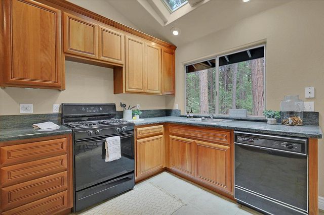 12593 Red Dog Rd, Nevada City, CA 95959