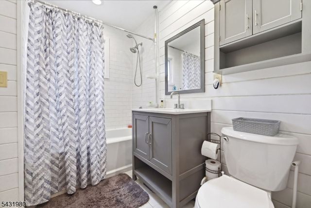 160 Ashland Ave, Bloomfield Twp., NJ 07003