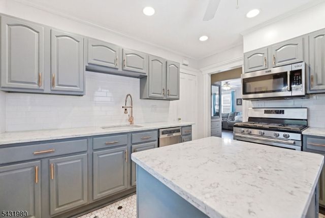 160 Ashland Ave, Bloomfield Twp., NJ 07003