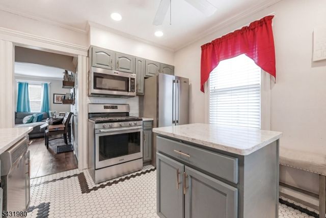160 Ashland Ave, Bloomfield Twp., NJ 07003