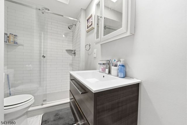 160 Ashland Ave, Bloomfield Twp., NJ 07003