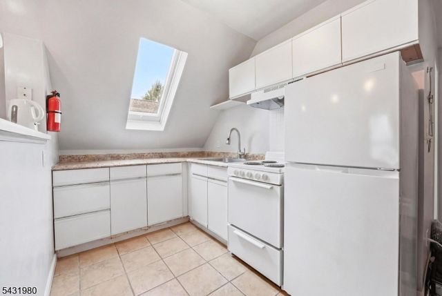 160 Ashland Ave, Bloomfield Twp., NJ 07003