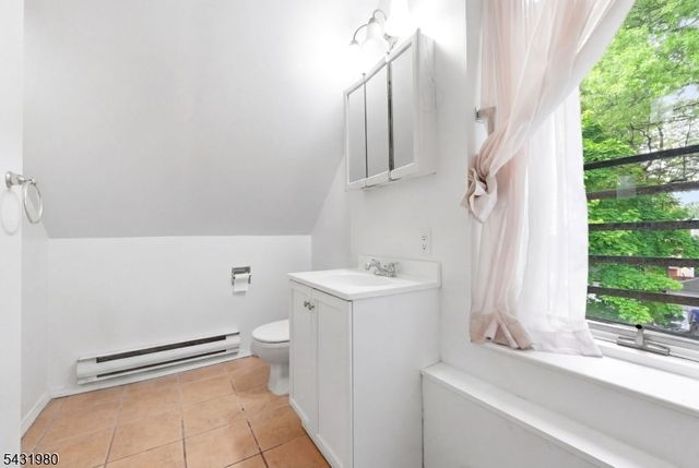 160 Ashland Ave, Bloomfield Twp., NJ 07003