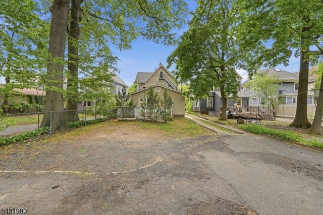 160 Ashland Ave, Bloomfield Twp., NJ 07003