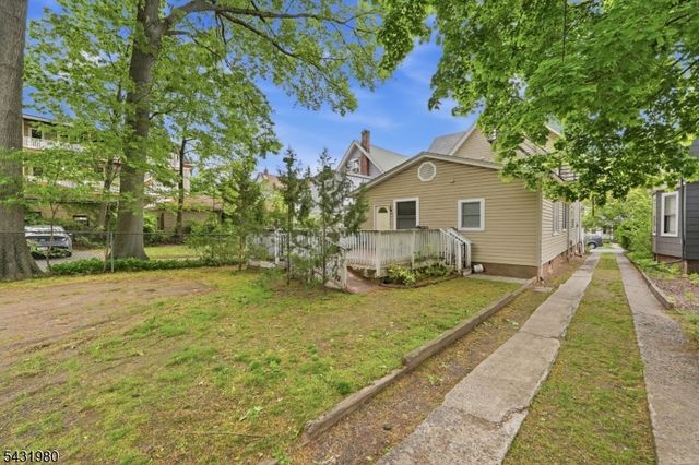 160 Ashland Ave, Bloomfield Twp., NJ 07003