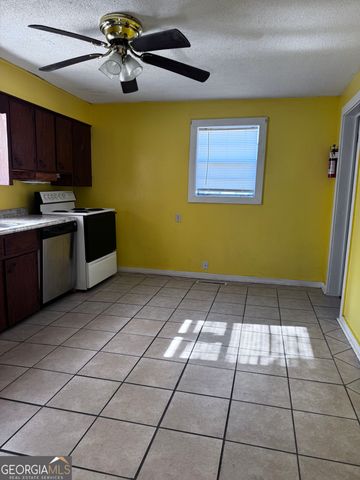 205 E Brumby Avenue, Reidsville, GA 30453