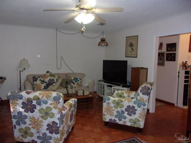 5055 Serry Ln, Pace, FL 32571