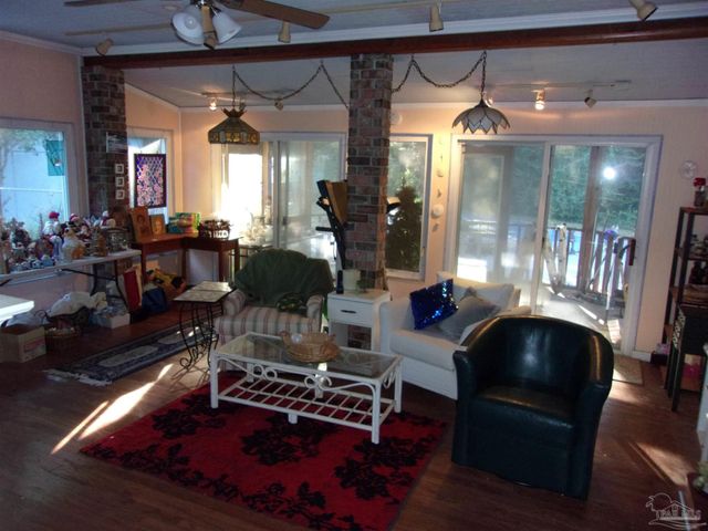 5055 Serry Ln, Pace, FL 32571