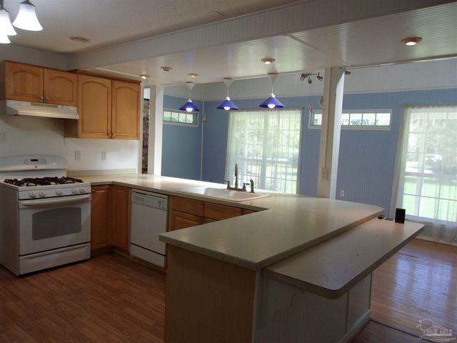 5055 Serry Ln, Pace, FL 32571