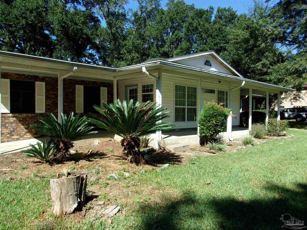 5055 Serry Ln, Pace, FL 32571