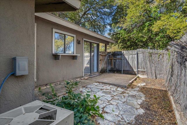 2809 Parker LN A, Austin, TX 78741