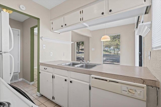 2809 Parker LN A, Austin, TX 78741