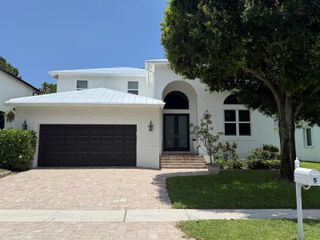 5 Lake Eden Drive, Boynton Beach, FL 33435