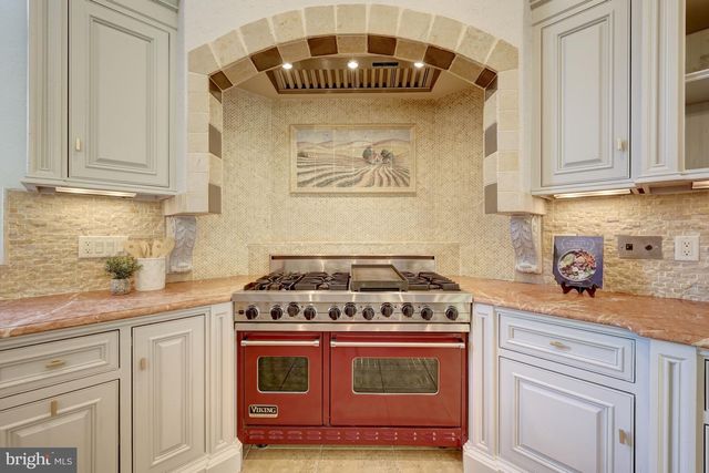 608 KENTLAND DR, Great Falls, VA 22066