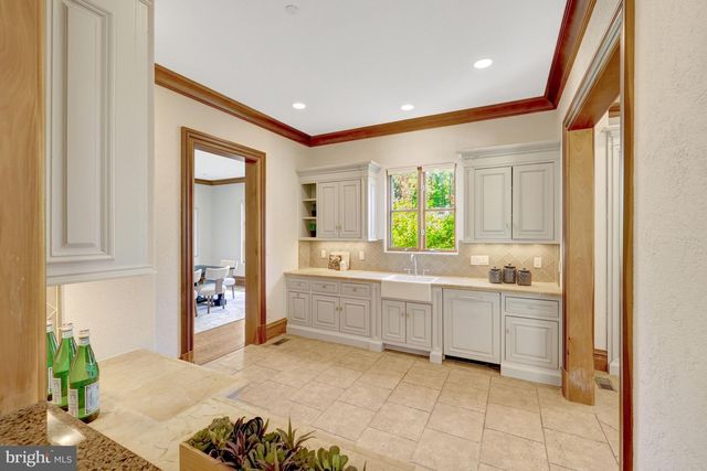 608 KENTLAND DR, Great Falls, VA 22066