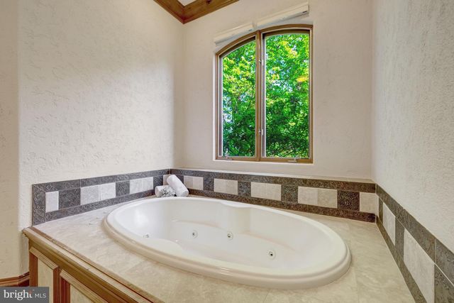 608 KENTLAND DR, Great Falls, VA 22066