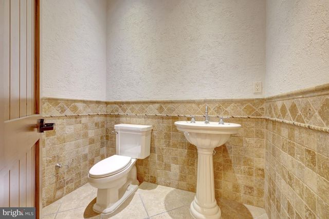 608 KENTLAND DR, Great Falls, VA 22066