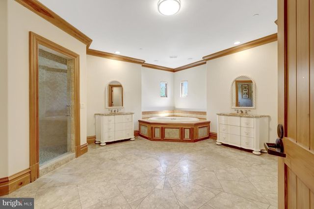 608 KENTLAND DR, Great Falls, VA 22066