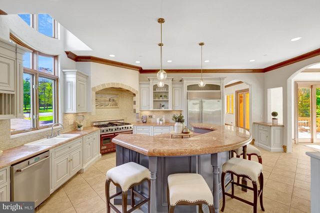 608 KENTLAND DR, Great Falls, VA 22066
