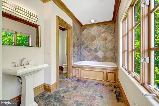 608 KENTLAND DR, Great Falls, VA 22066