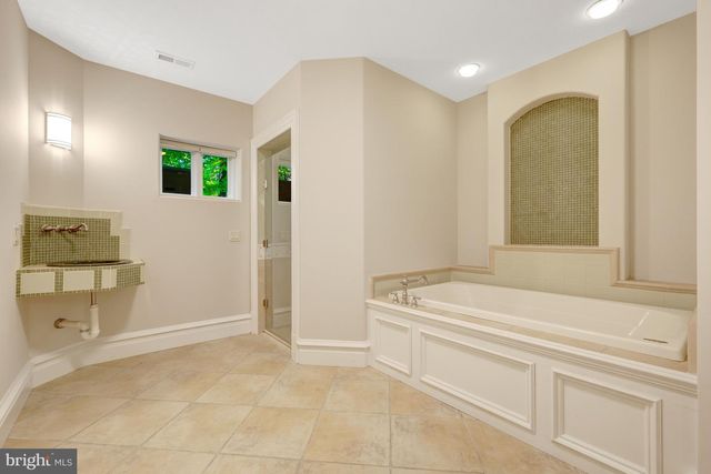 608 KENTLAND DR, Great Falls, VA 22066