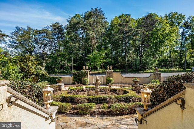 608 KENTLAND DR, Great Falls, VA 22066
