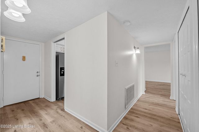 246 El Conquistador Pl, Louisville, KY 40220