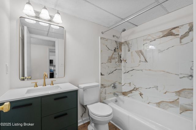 246 El Conquistador Pl, Louisville, KY 40220