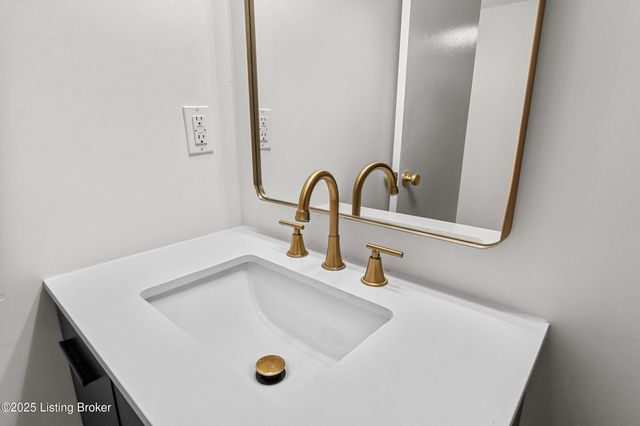 246 El Conquistador Pl, Louisville, KY 40220