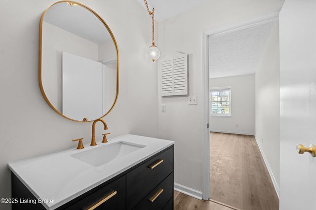 246 El Conquistador Pl, Louisville, KY 40220