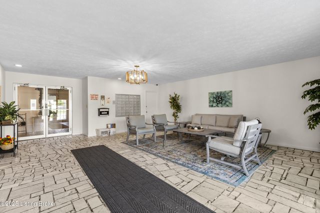 246 El Conquistador Pl, Louisville, KY 40220